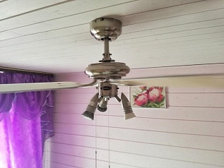 Люстра-вентилятор Pearl в загородном доме в Подмосковье.