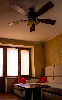 Люстра-вентилятор THIRA в московской квартире