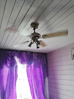 Люстра-вентилятор Pearl в загородном доме в Подмосковье.