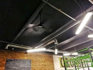 Потолочный вентилятор Dreamfan Espresso 142 в фитнес клубе "Европа".