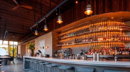 Потолочные вентиляторы Lantau Black Wood DC 132 в Alaska Pool Club